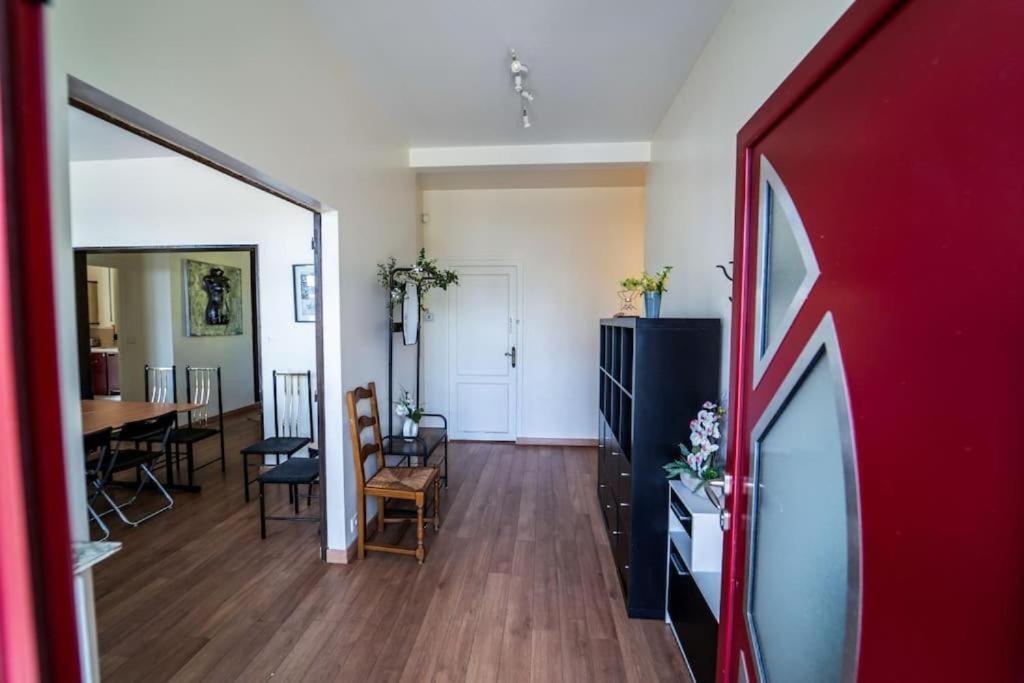 Apartment Appart 10Personnes Terrasse Vue Loire, Parkings Voitures Velos,10Min Centre Blois,40Min Zoo Beauval