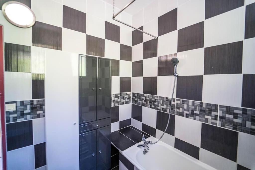Apartment Appart 10Personnes Terrasse Vue Loire, Parkings Voitures Velos,10Min Centre Blois,40Min Zoo Beauval Blois