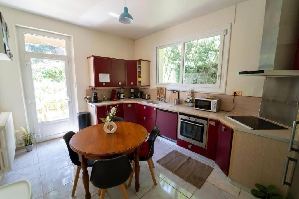 Apartment Appart 10Personnes Terrasse Vue Loire, Parkings Voitures Velos,10Min Centre Blois,40Min Zoo Beauval Blois