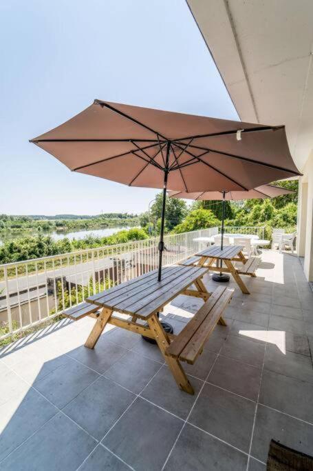Apartment Appart 10Personnes Terrasse Vue Loire, Parkings Voitures Velos,10Min Centre Blois,40Min Zoo Beauval Blois